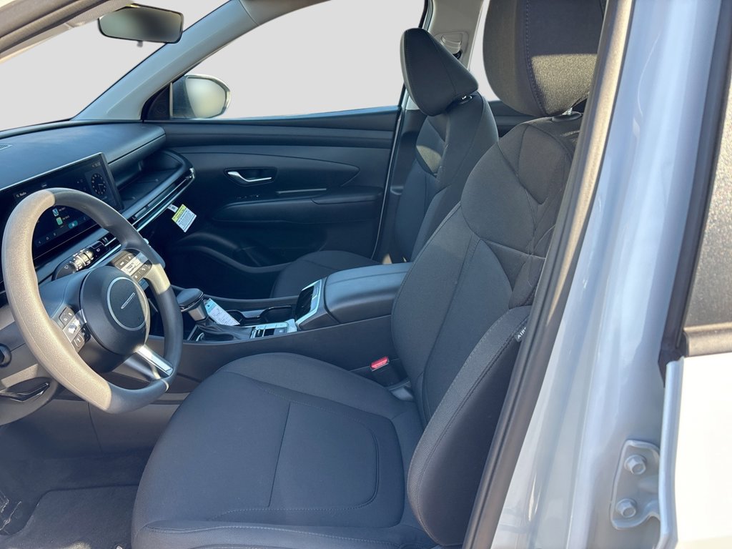 2025 Hyundai Tucson SE - Photo 14