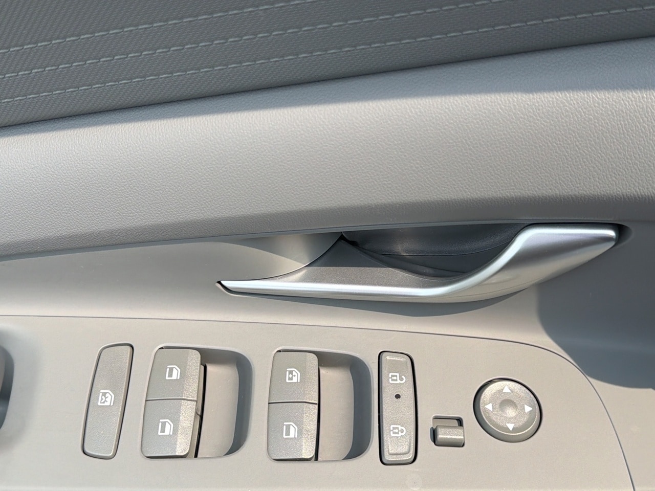 2024 Hyundai Elantra SEL - Photo 16