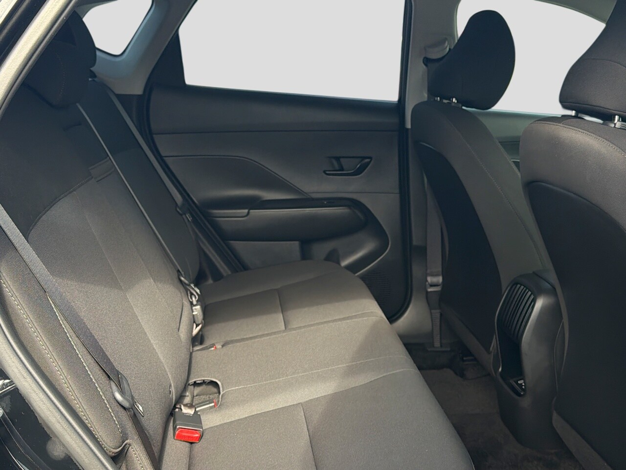 2025 Hyundai Kona SE - Photo 21