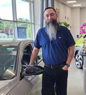 Staff member Omar Gonzalez from 2d0d30e2e018