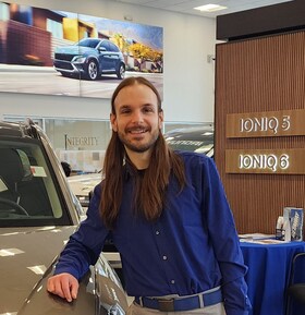 Staff member Andrew Sabourin from 48232dd82201
