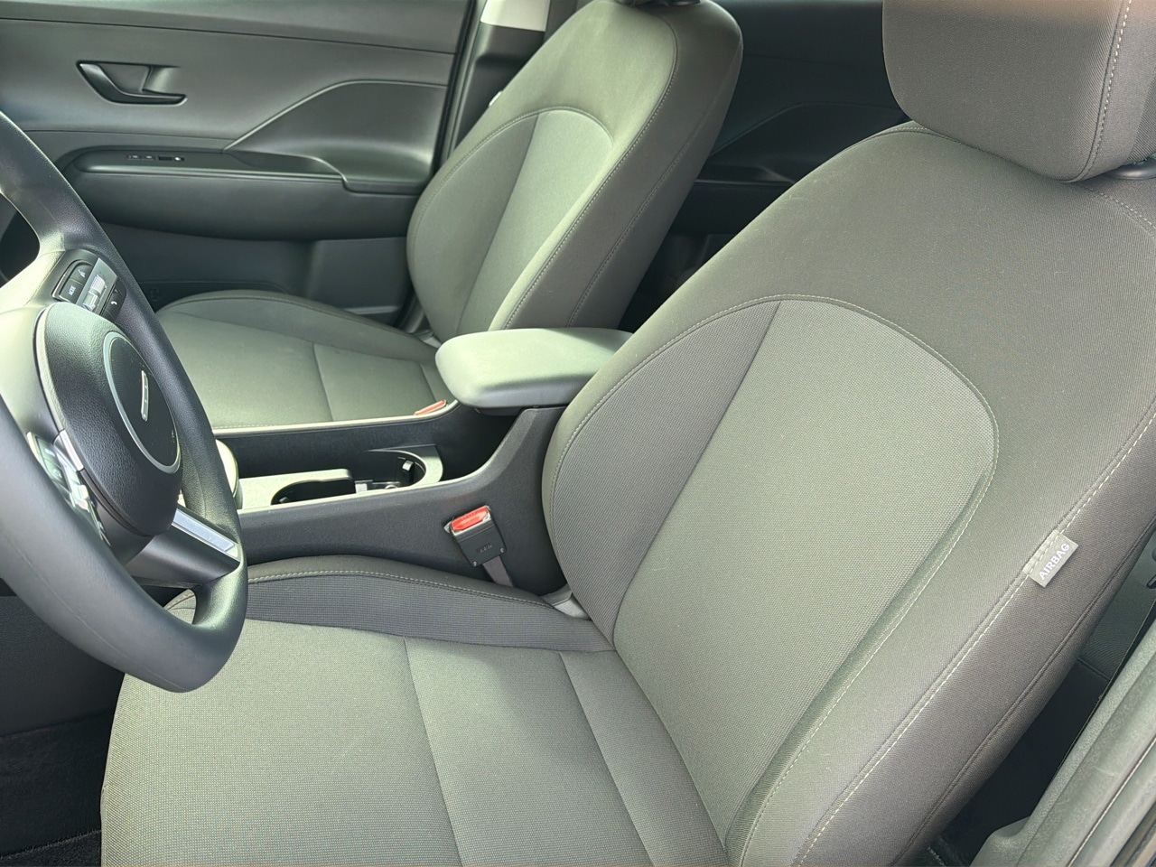 2025 Hyundai Kona SE - Photo 14