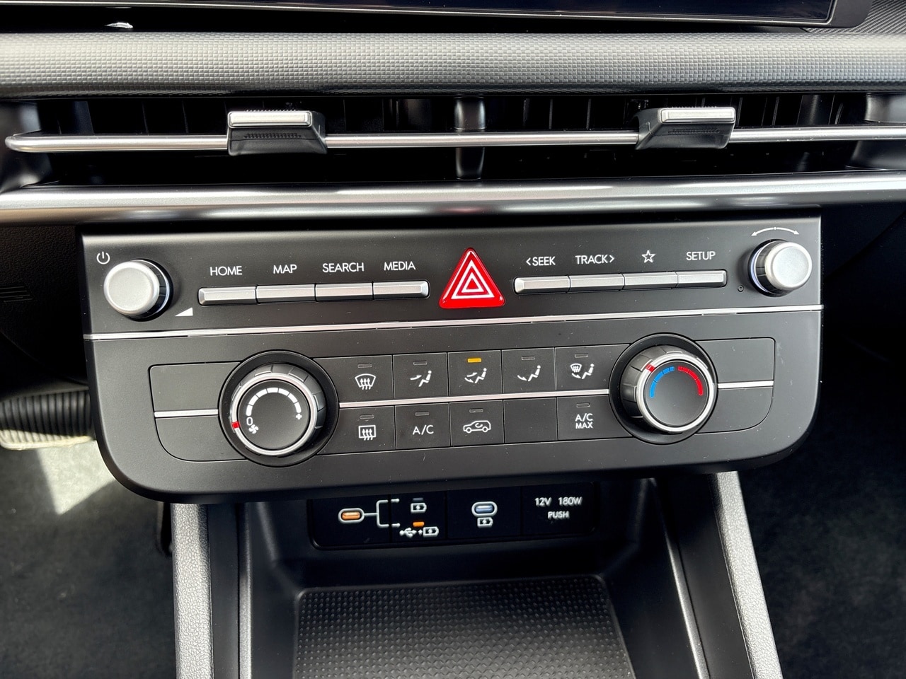 2025 Hyundai Tucson SE - Photo 19