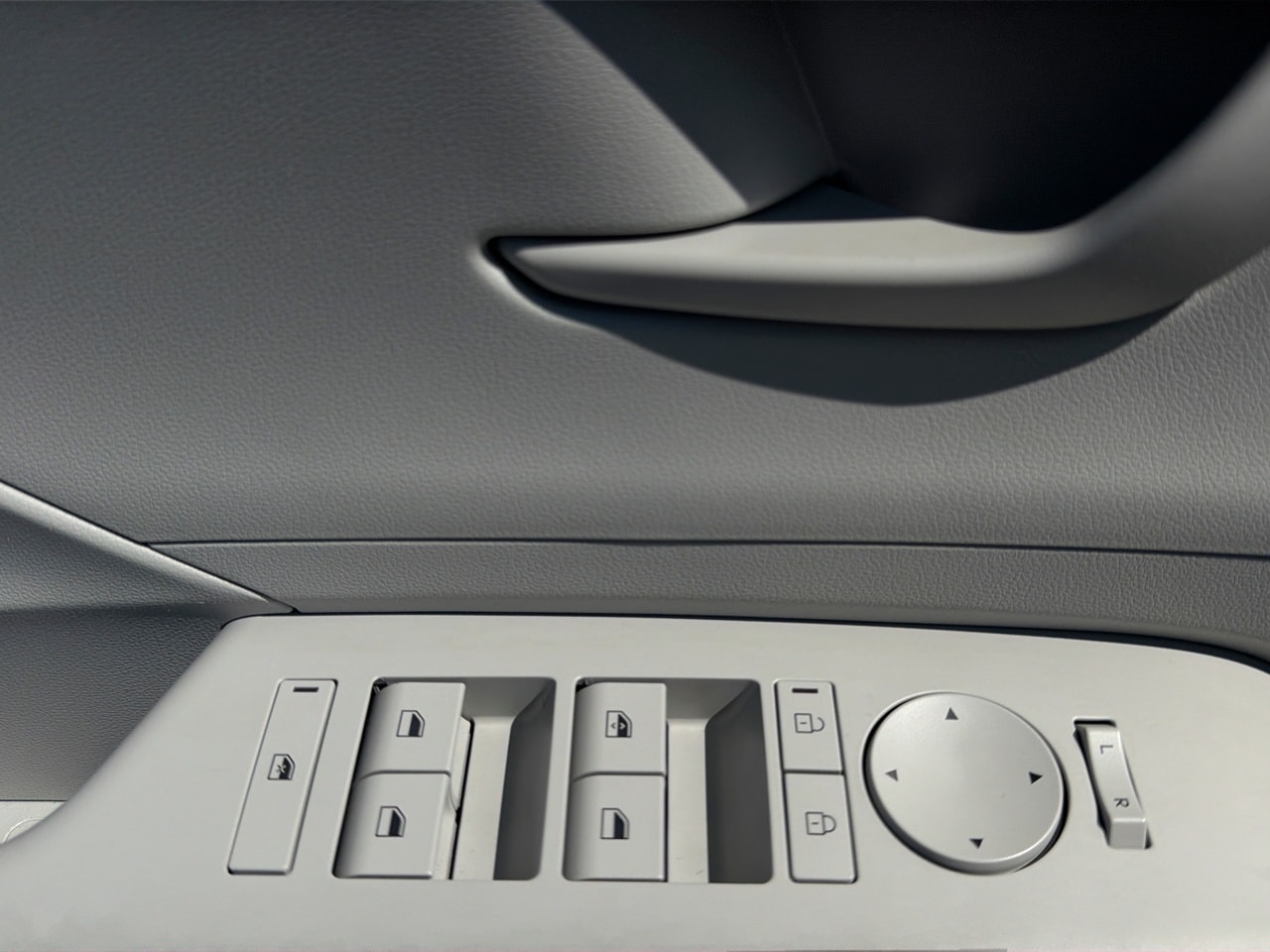 2025 Hyundai Kona SEL - Photo 16