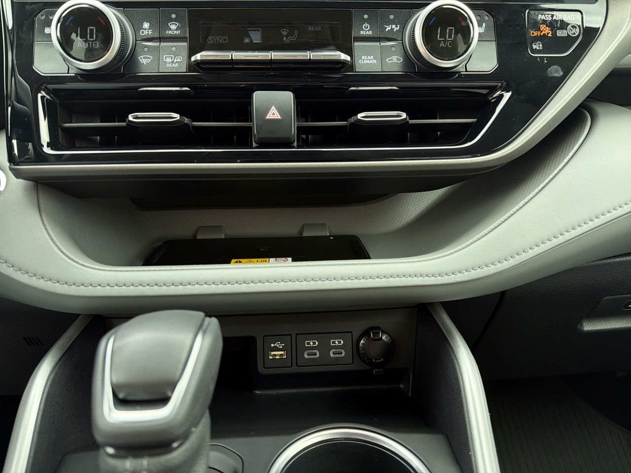 2023 Toyota Highlander XLE - Photo 19