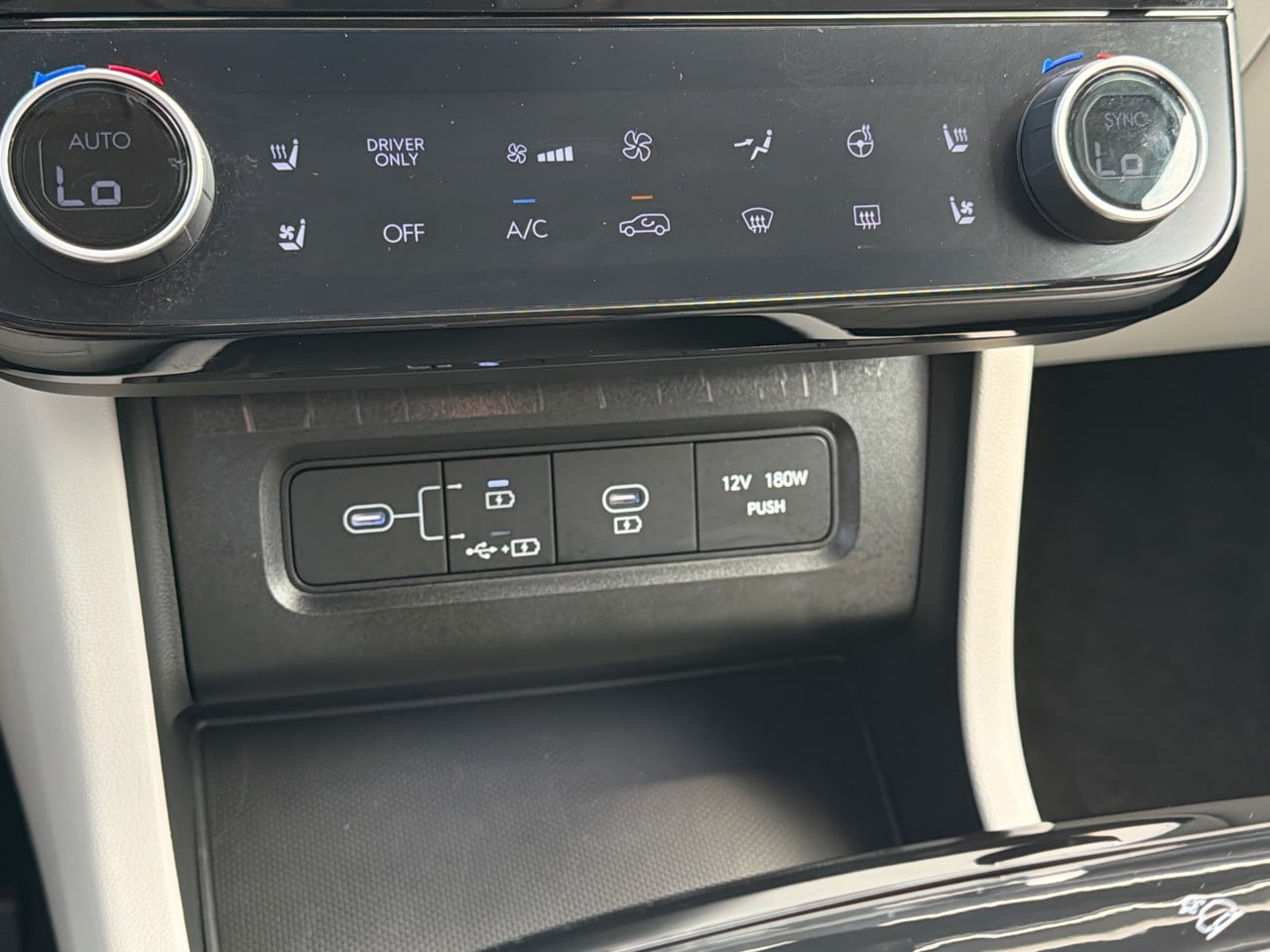 2025 Hyundai Tucson Limited - Photo 24