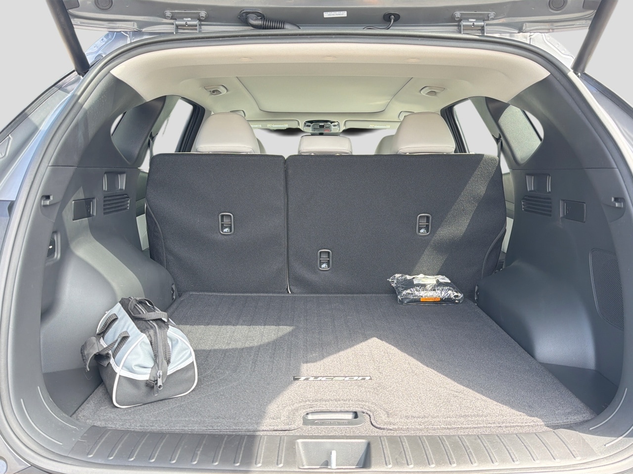 2025 Hyundai Tucson Limited - Photo 28
