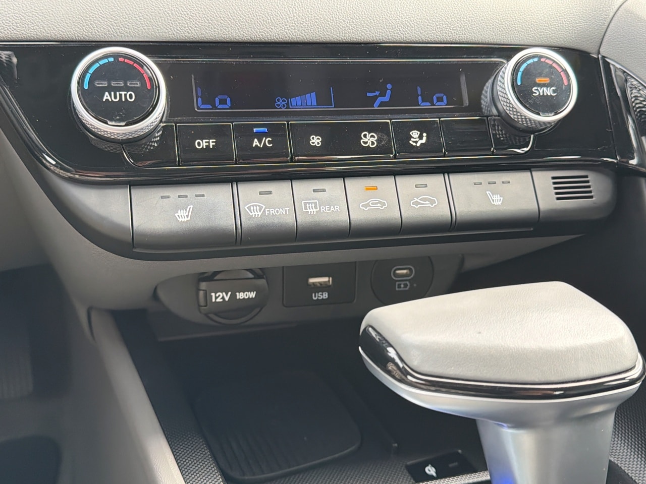 2024 Hyundai Elantra SEL - Photo 24
