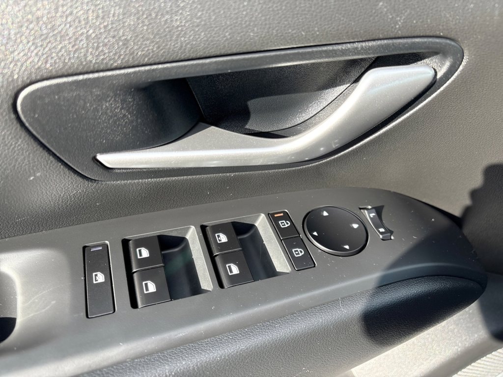 2025 Hyundai Tucson SE - Photo 13