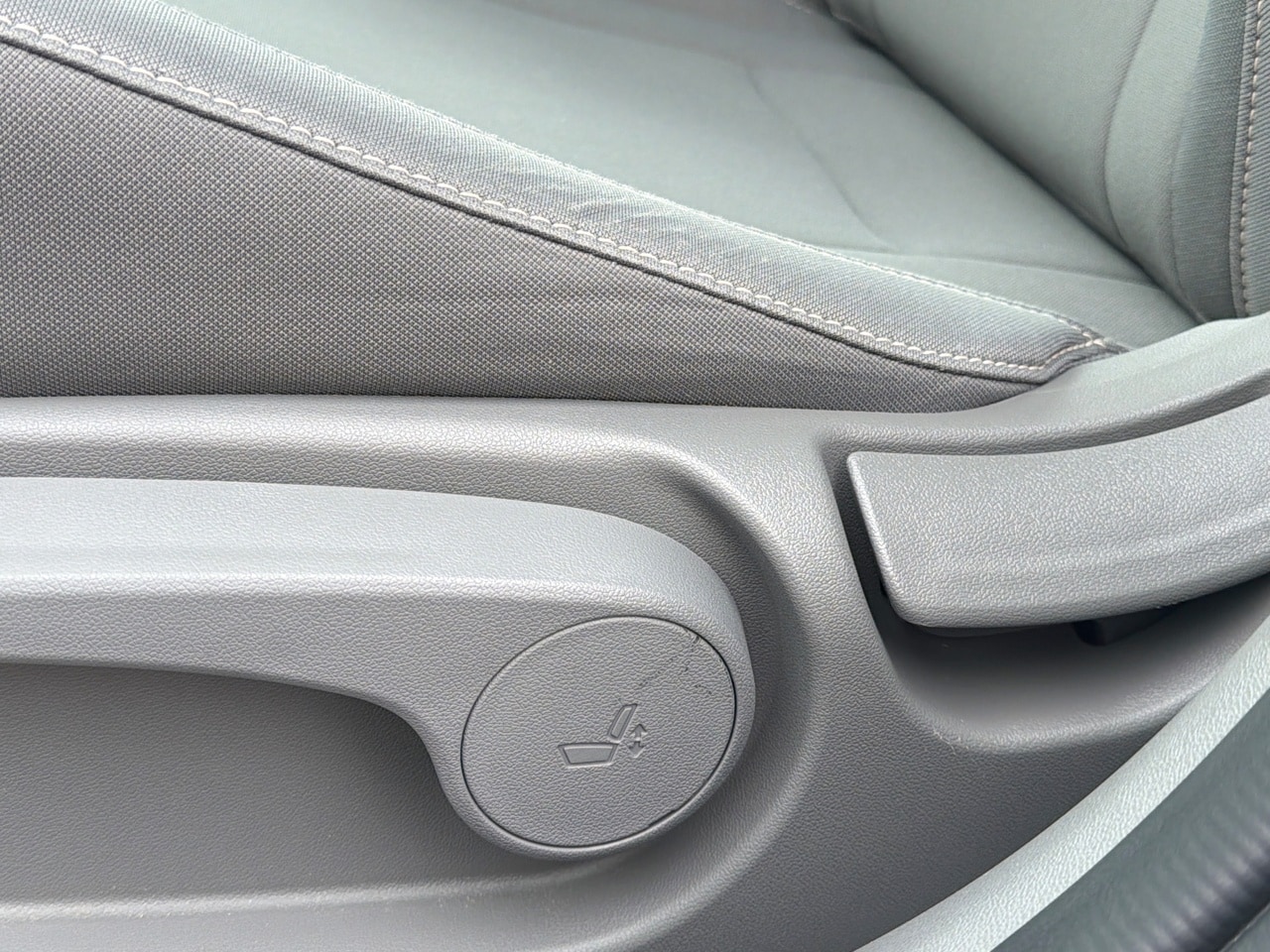 2024 Hyundai Elantra SEL - Photo 17