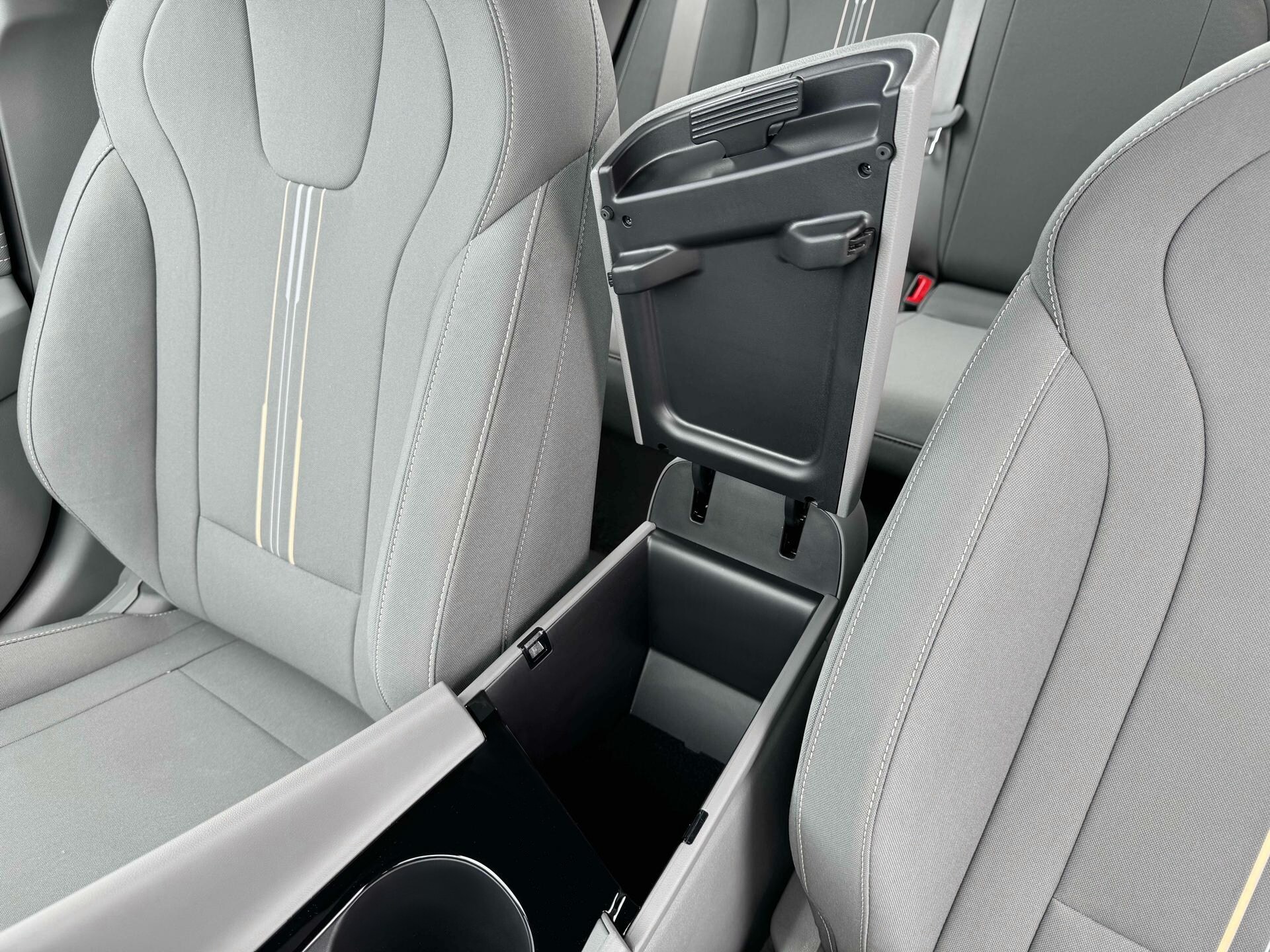 2025 Hyundai Elantra Blue - Photo 18