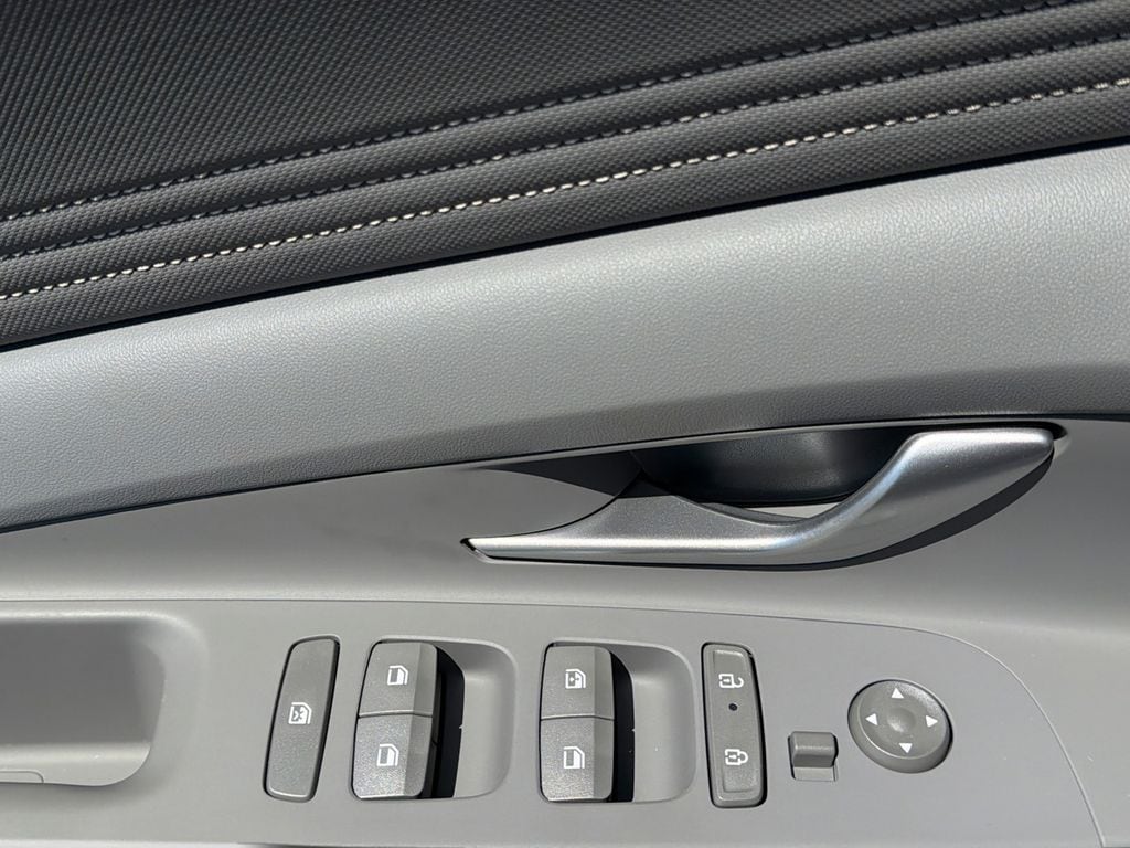 2025 Hyundai Elantra SEL - Photo 16