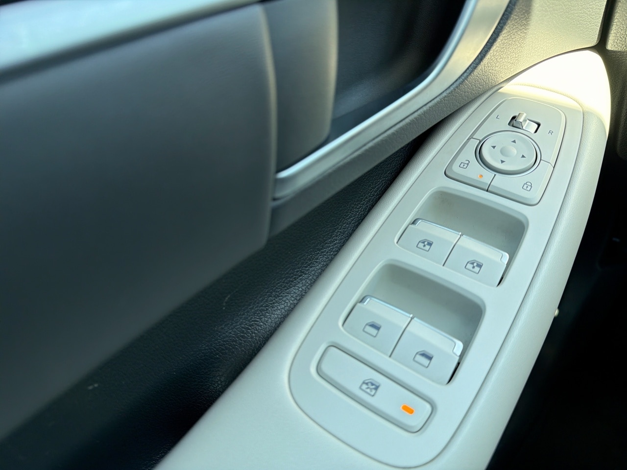 2025 Hyundai Sonata SEL - Photo 17