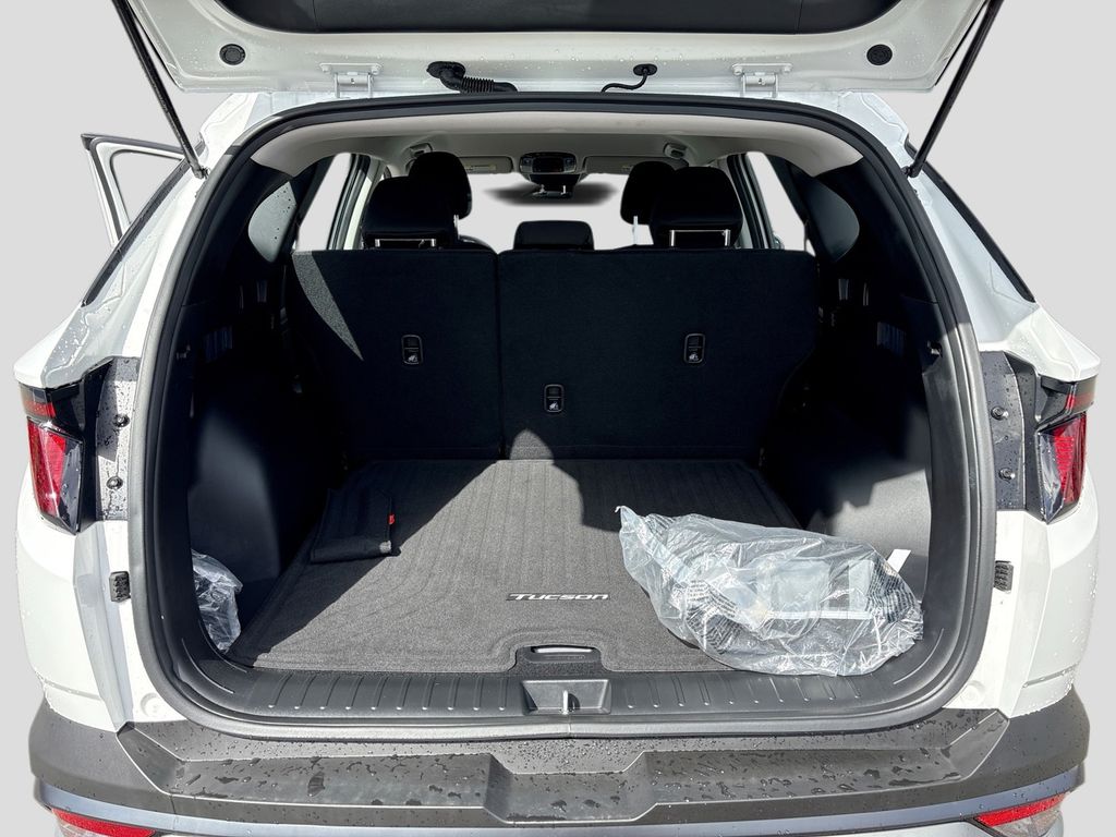 2025 Hyundai Tucson SE - Photo 22