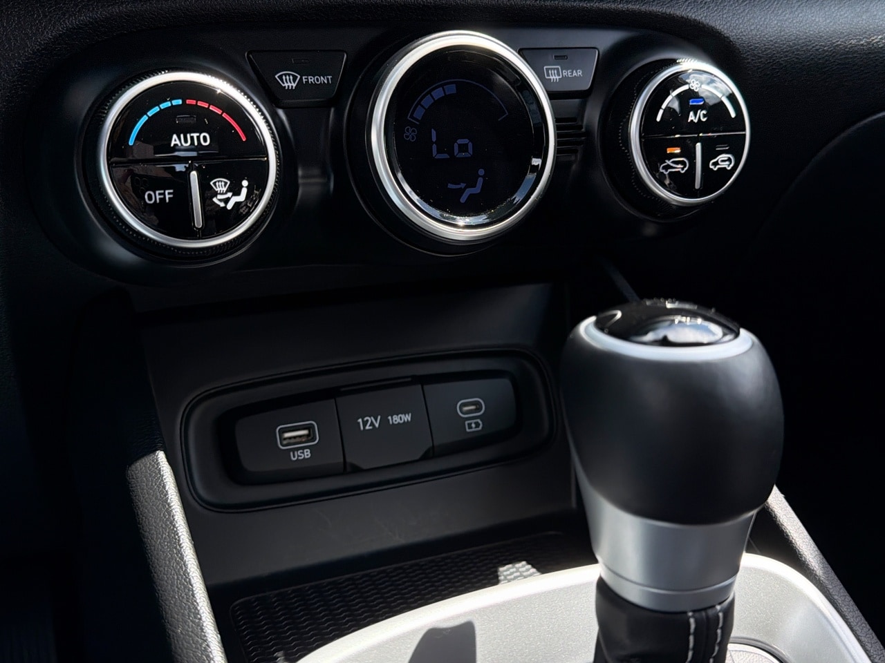 2023 Hyundai Venue SEL - Photo 23