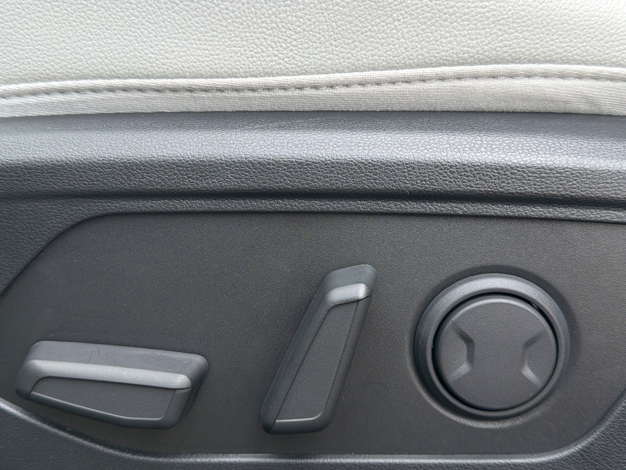 2025 Hyundai Santa Cruz SEL - Photo 17