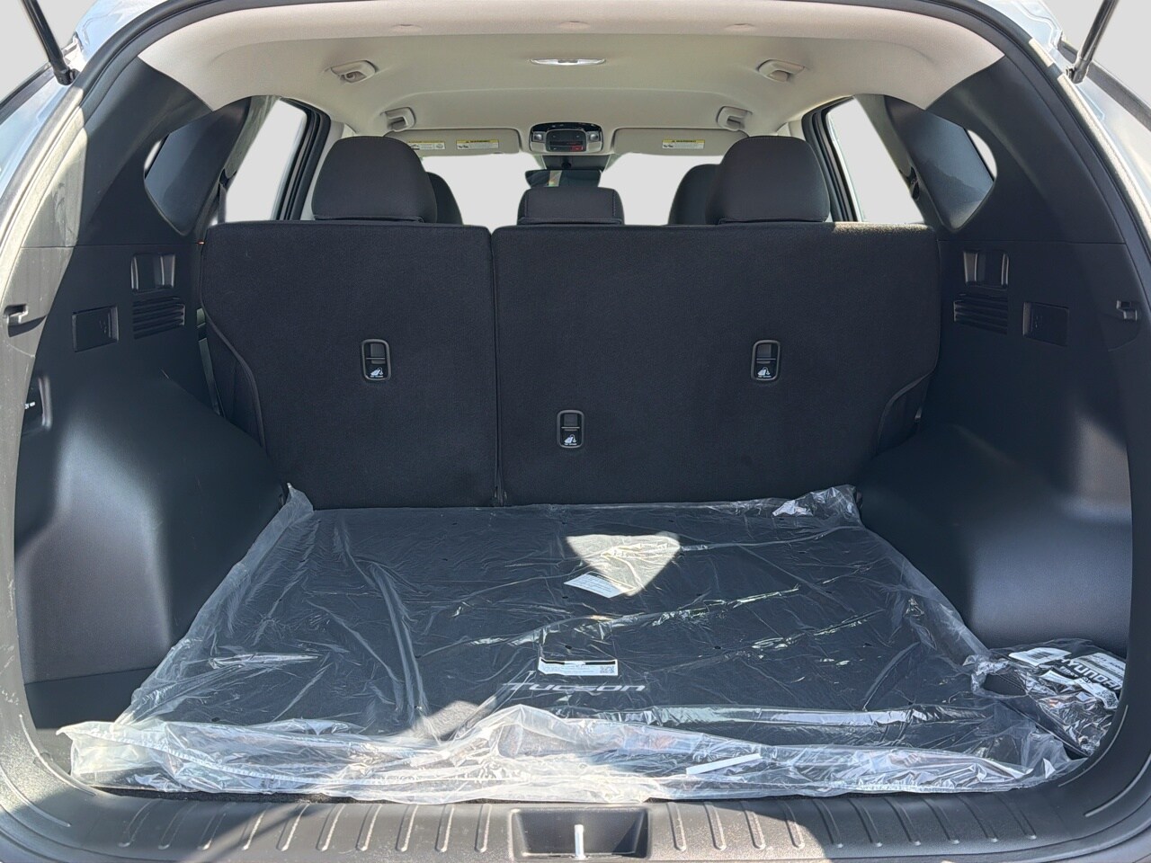 2025 Hyundai Tucson SE - Photo 27