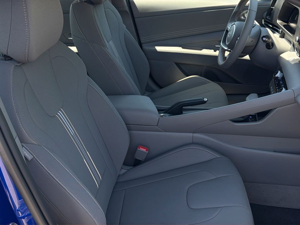 2025 Hyundai Elantra SEL - Photo 24
