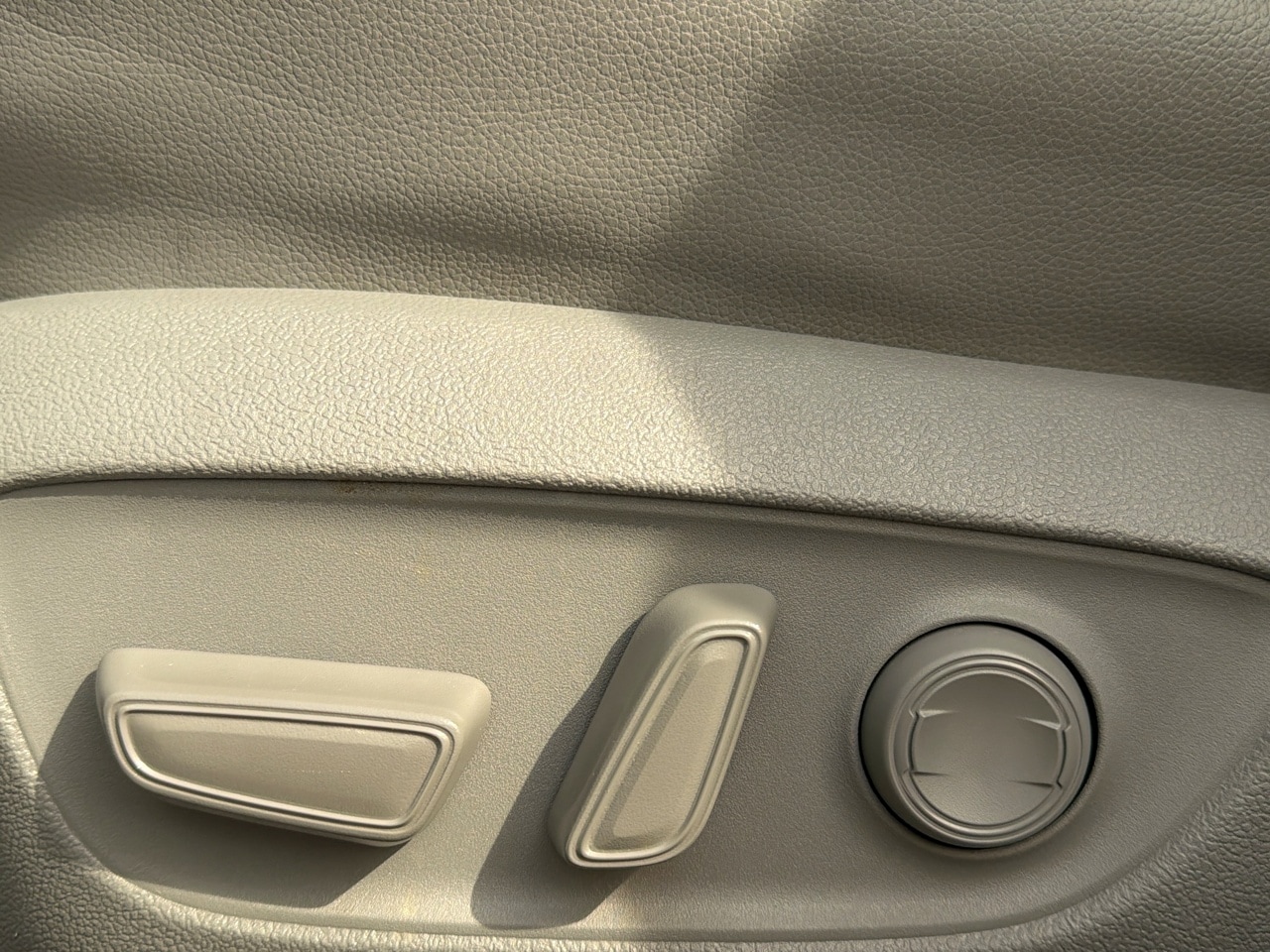 2023 Toyota Highlander XLE - Photo 13