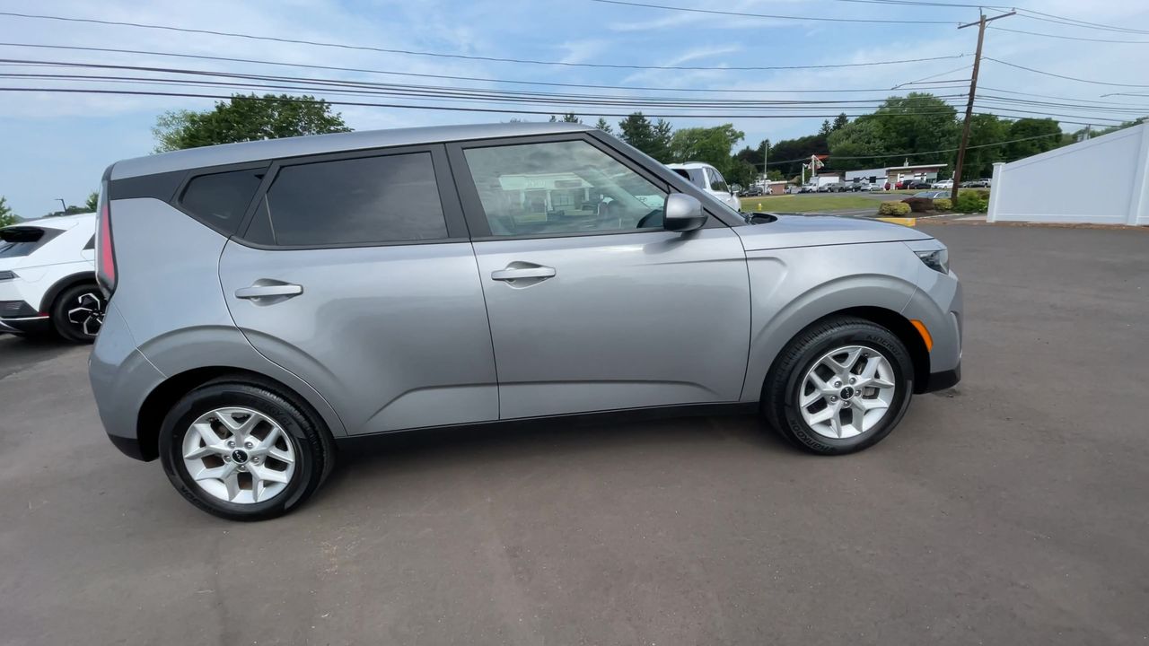 2023 Kia Soul LX - Photo 9