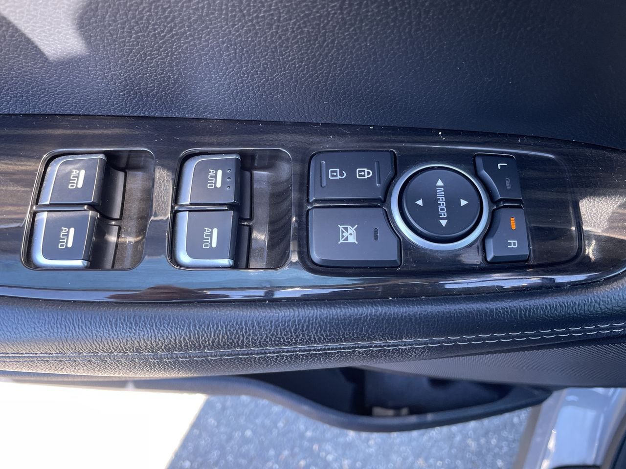 2019 Kia Sorento S - Photo 18