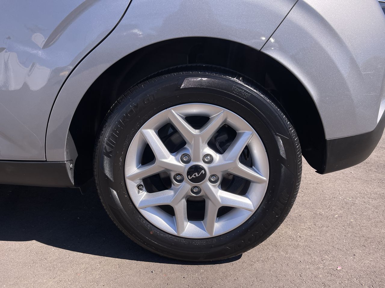 2023 Kia Soul LX - Photo 10
