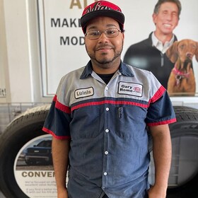 Staff member Luinis Fermin from ID_1a08a485e84d