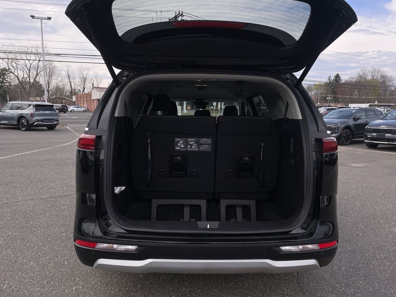 2023 Kia Carnival EX - Photo 11