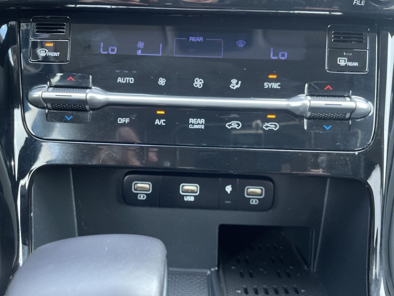 2023 Kia Carnival EX - Photo 16