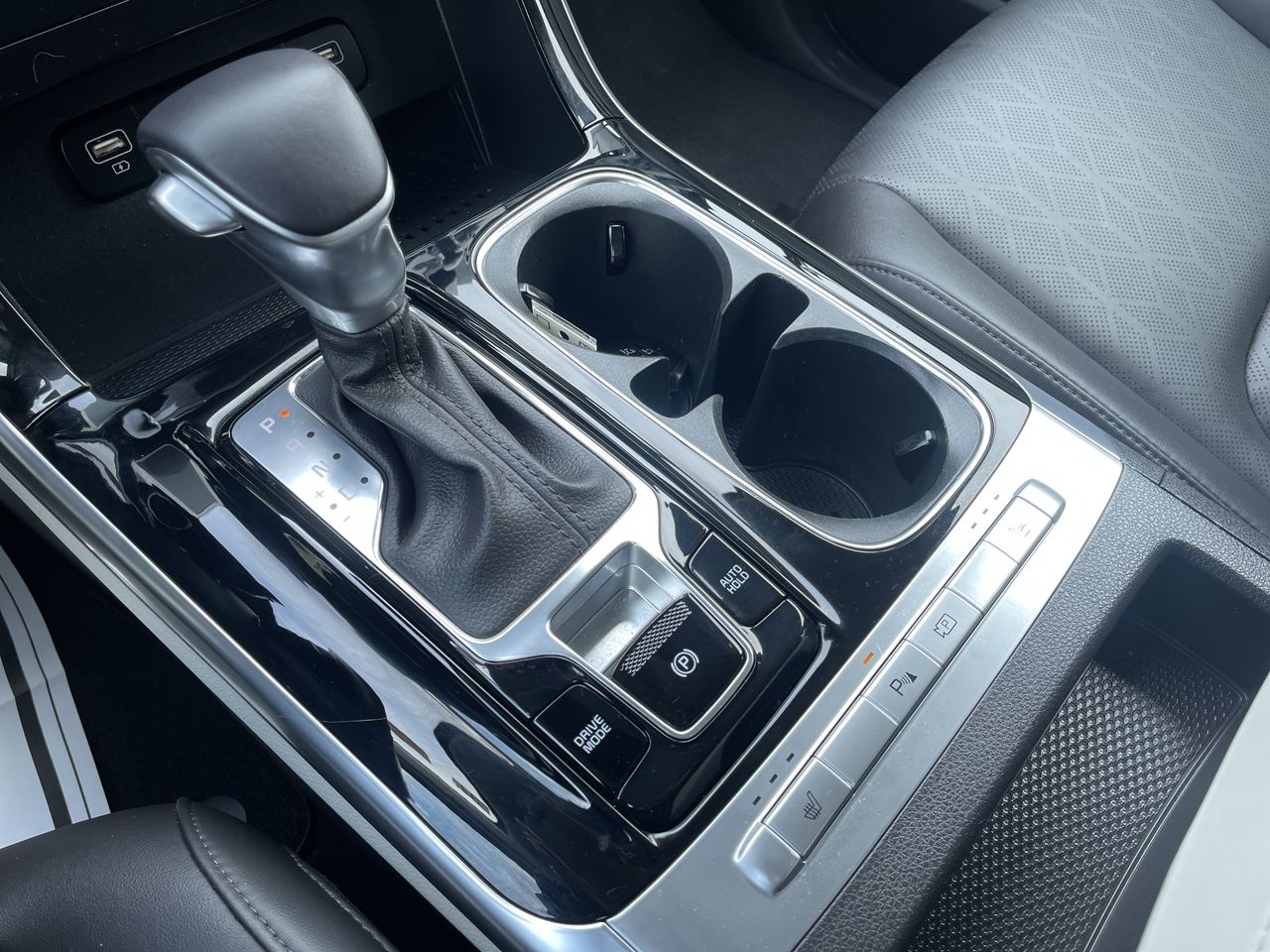 2023 Kia Carnival EX - Photo 14