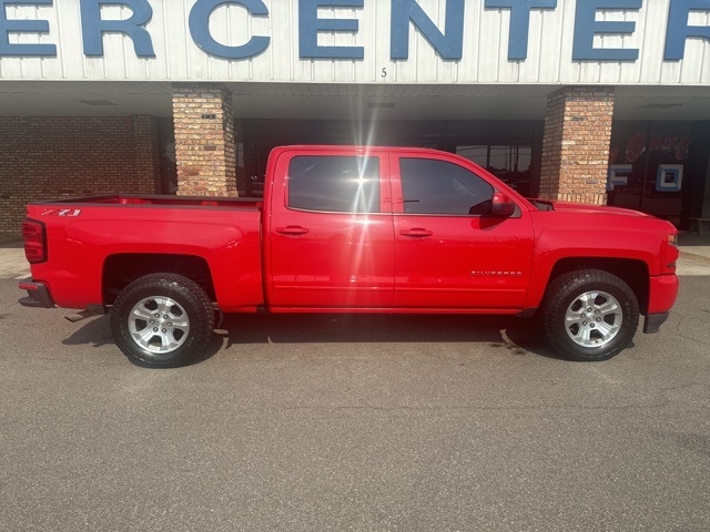 Used 2018 Chevrolet Silverado 1500 LT Z71 with VIN 3GCUKREC0JG614854 for sale in Fort Walton Beach, FL