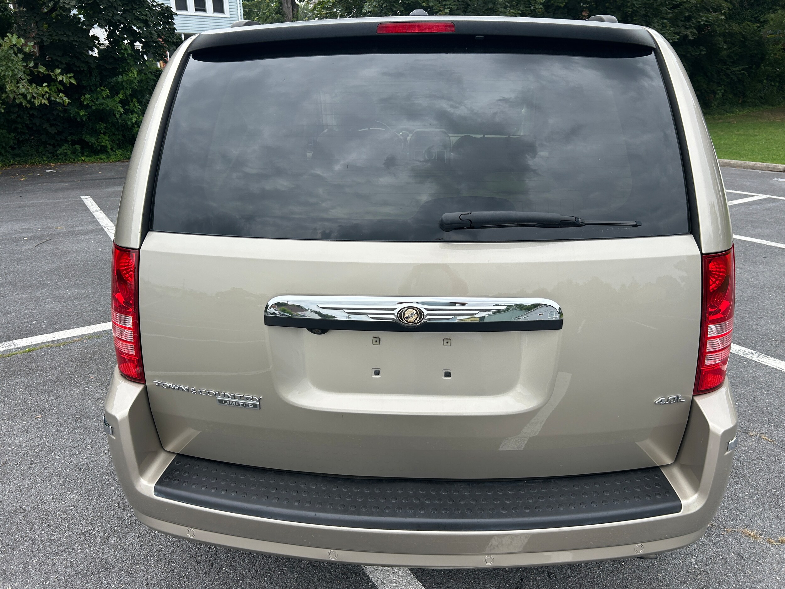 2008 Chrysler Town & Country Limited photo 4