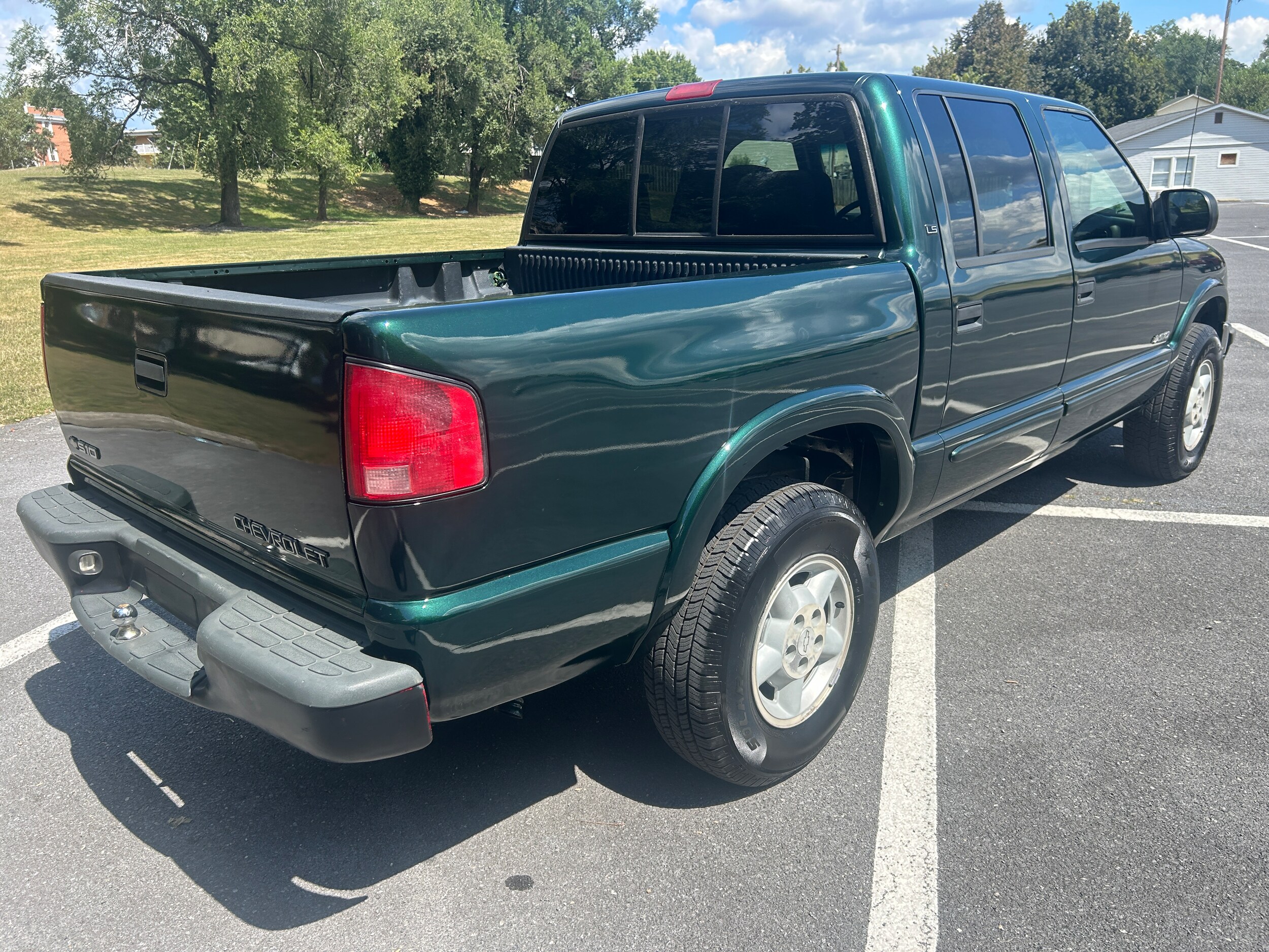 2002 Chevrolet S-10 Pickup photo 2