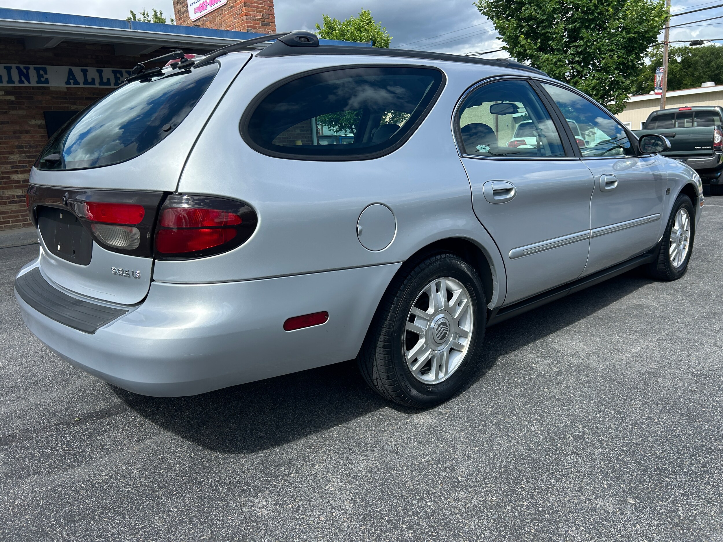 2005 Mercury Sable LS photo 2