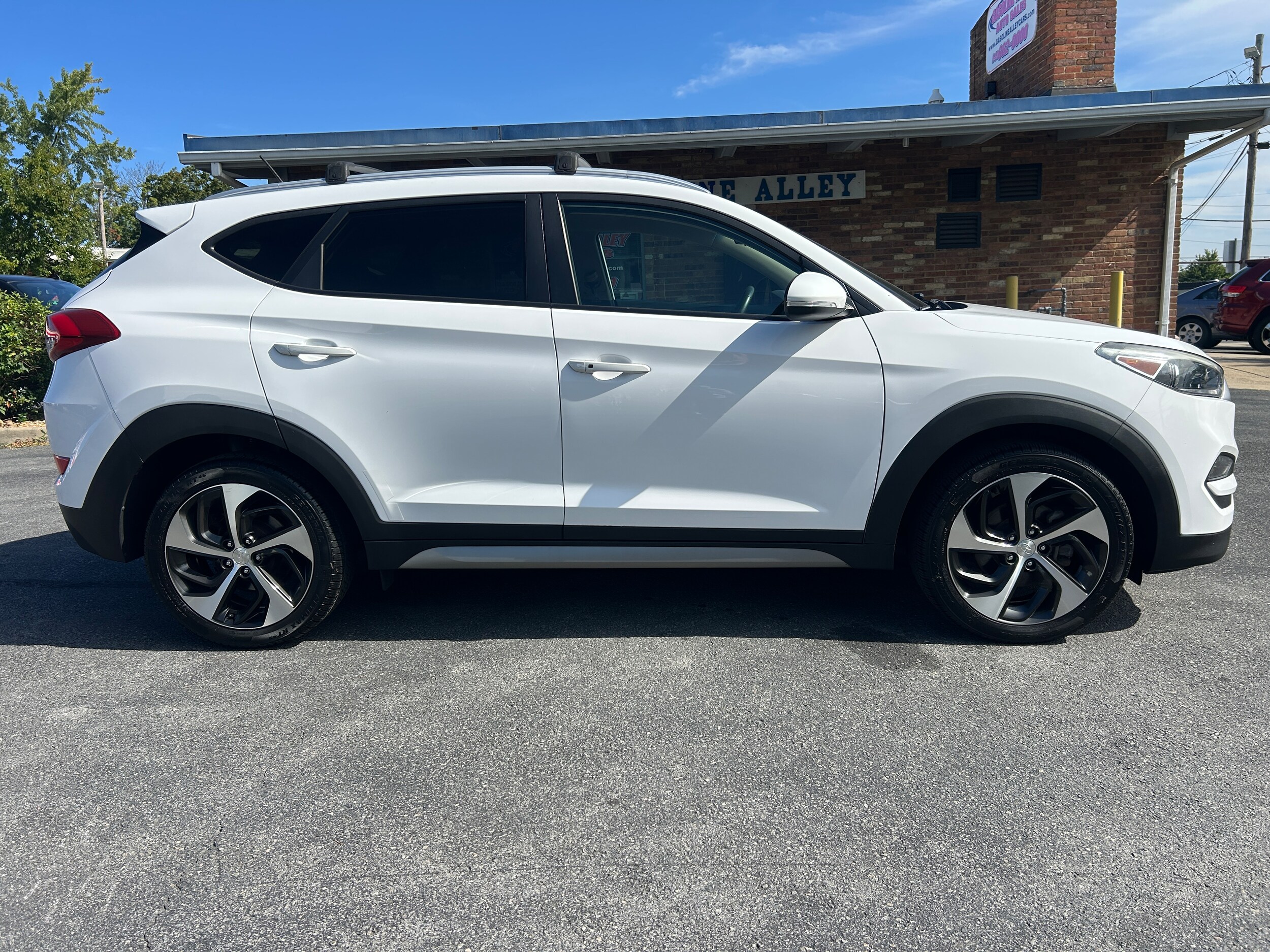 2017 Hyundai Tucson Sport photo 2