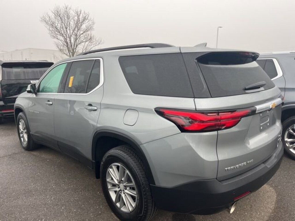 Used 2023 Chevrolet Traverse LT Cloth SUV