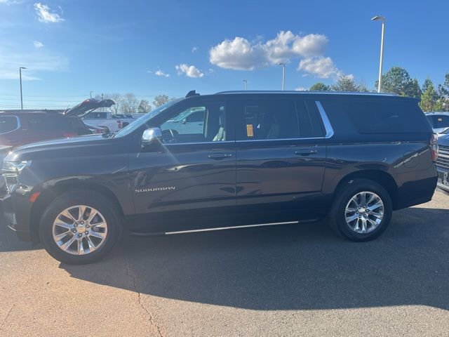 2023 Chevrolet Suburban Premier photo 3