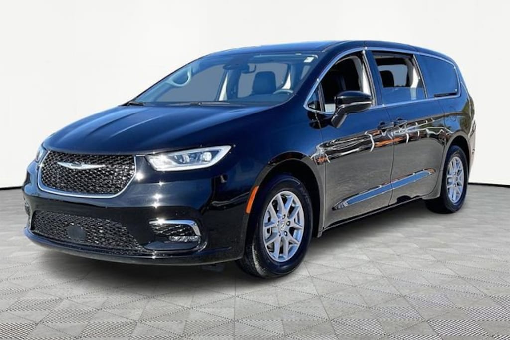 Used 2024 Chrysler Pacifica Touring L Minivan