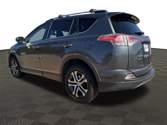 2016 Toyota RAV4 LE photo 3
