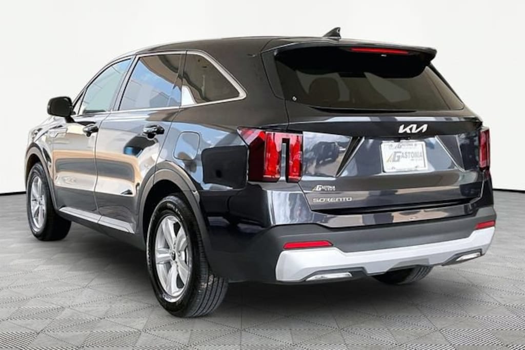 Used 2025 Kia Sorento LX SUV