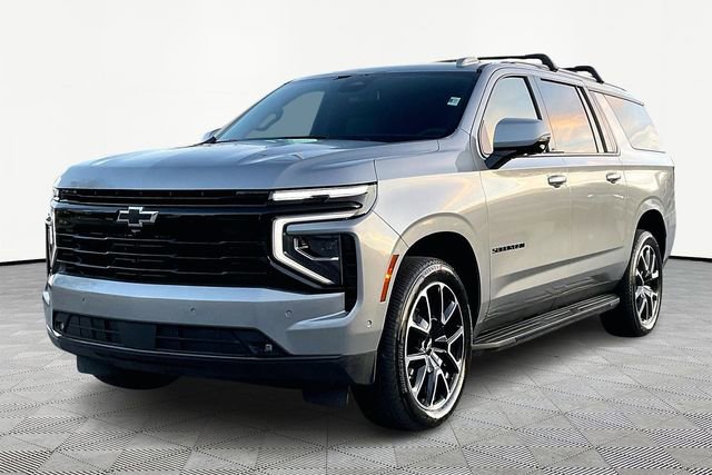 2025 Chevrolet Suburban RST photo 2