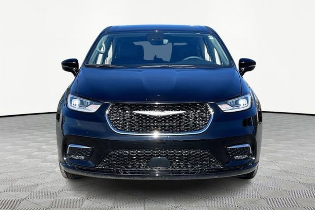 Used 2024 Chrysler Pacifica Touring L Minivan