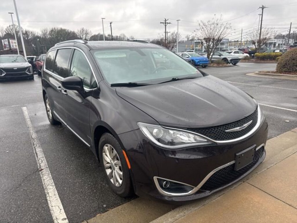 Used 2018 Chrysler Pacifica Touring L