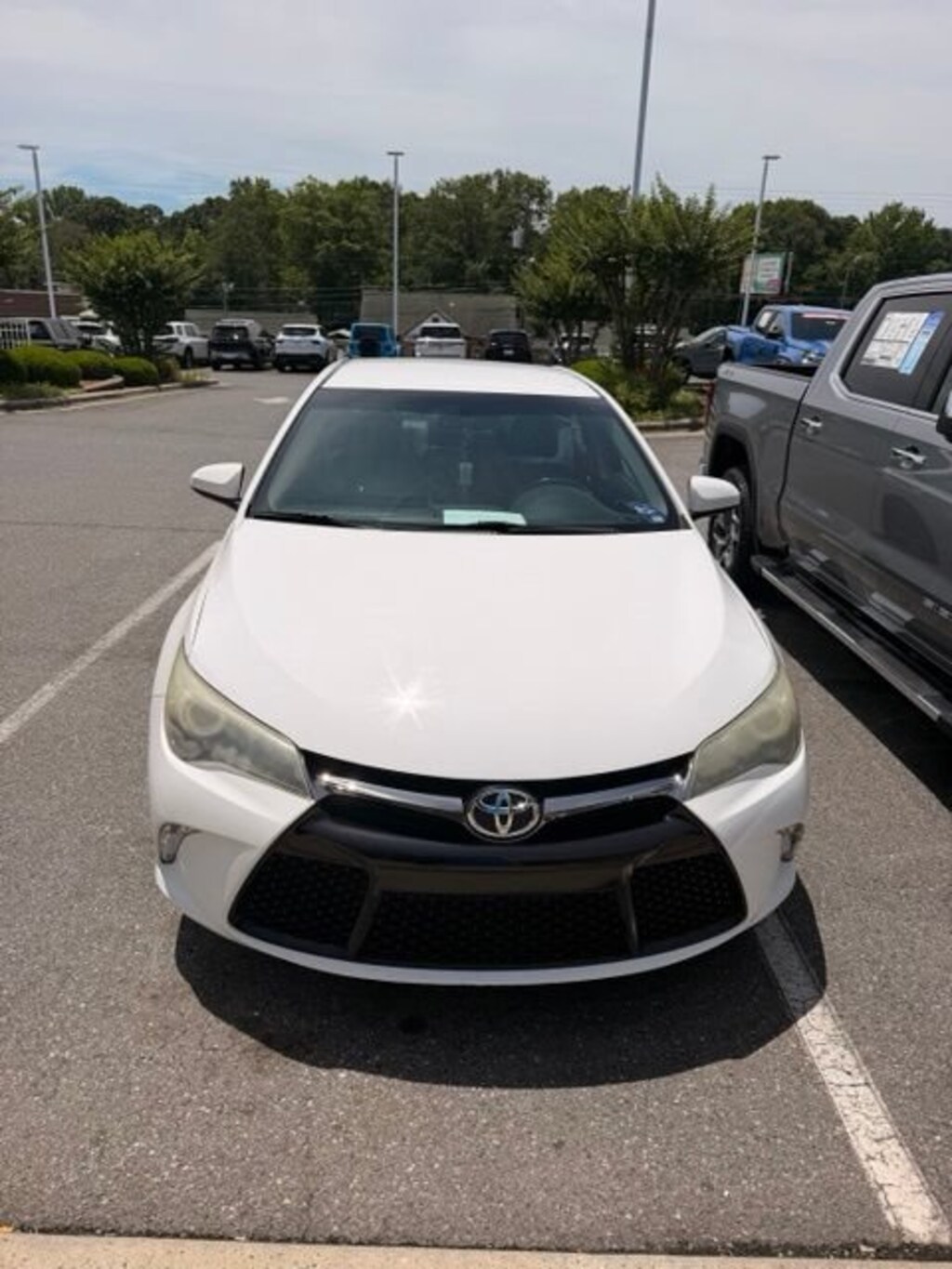 Used 2016 Toyota Camry SE Sedan