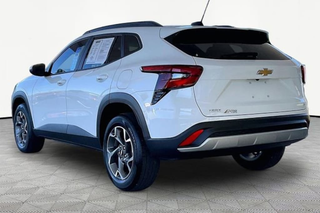 Used 2025 Chevrolet Trax LT SUV