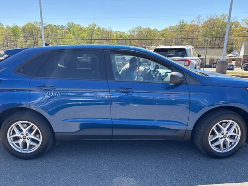 Used 2022 Ford Edge SE SUV