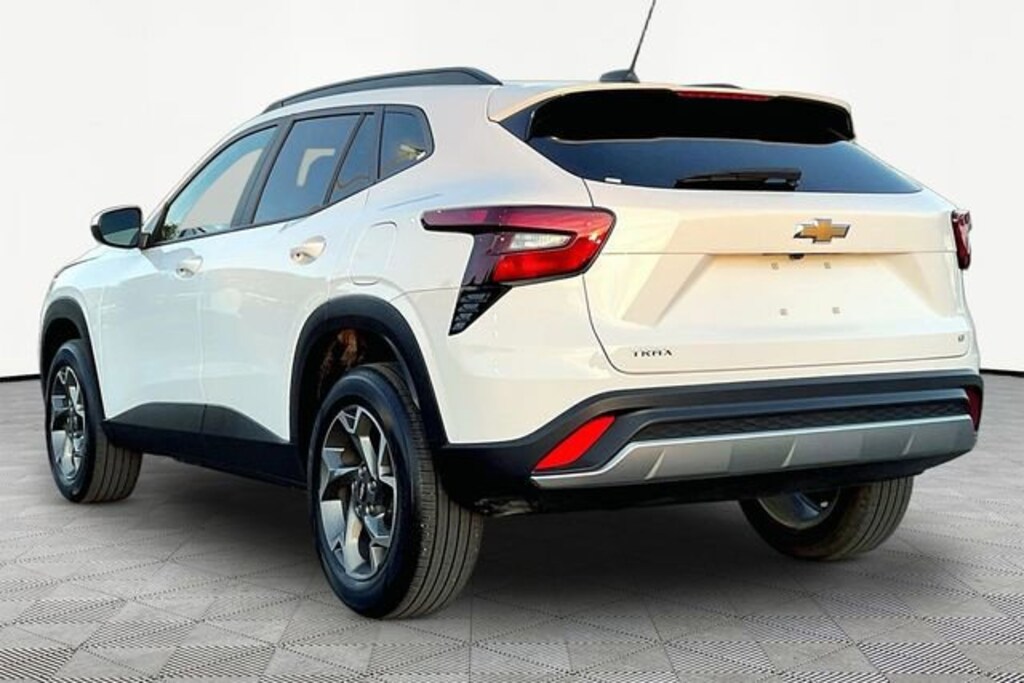 Used 2025 Chevrolet Trax LT SUV