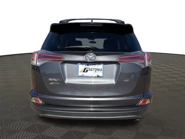2016 Toyota RAV4 LE photo 4
