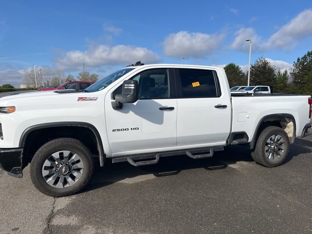 2025 Chevrolet Silverado 2500HD Custom photo 4