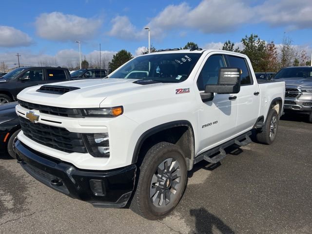 2025 Chevrolet Silverado 2500HD Custom photo 3